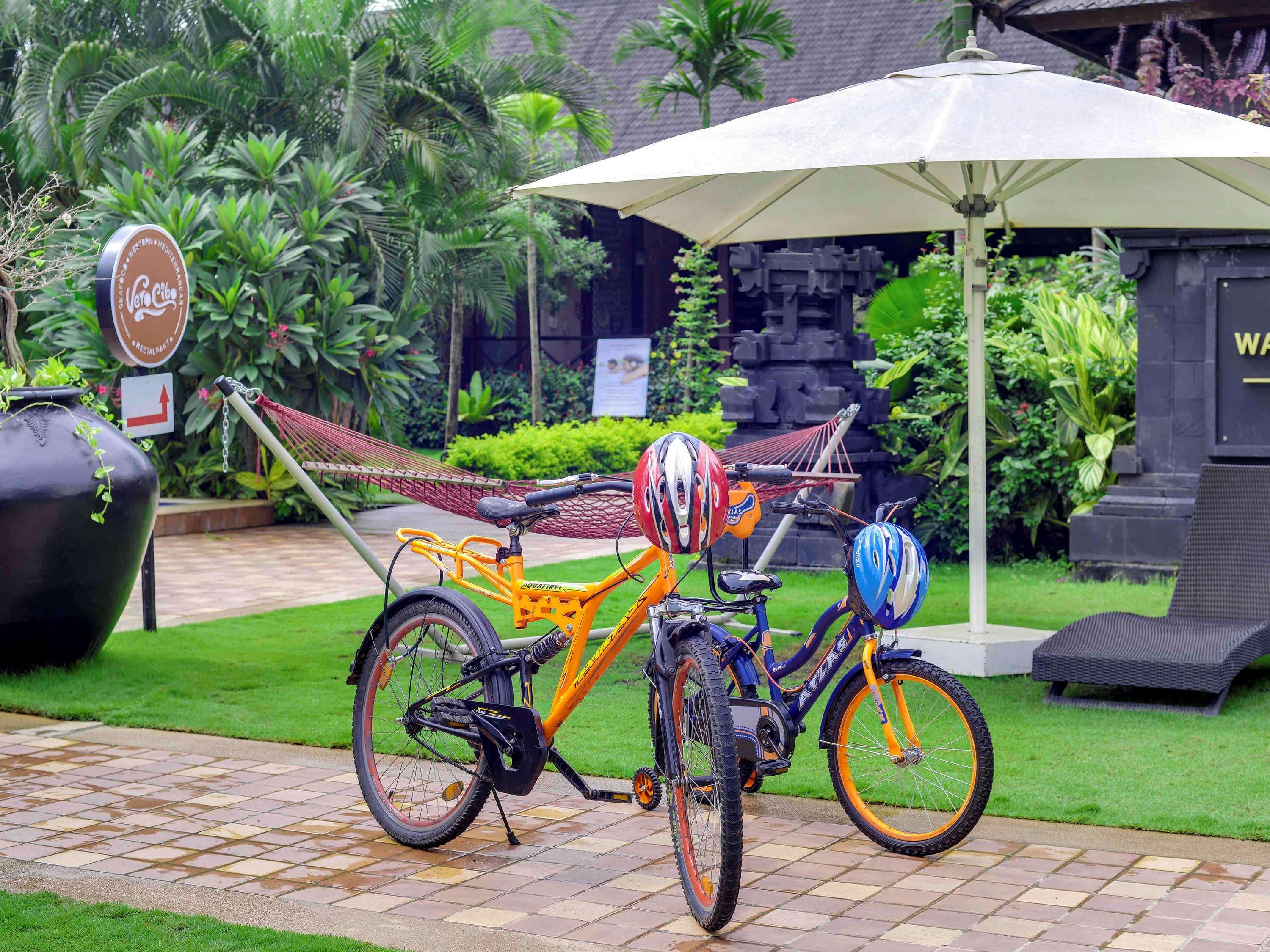 Novotel Goa Resort & Spa Candolim Kültér fotó Bicycle at the hotel